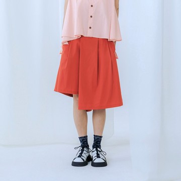 半裙片打褶寬短褲