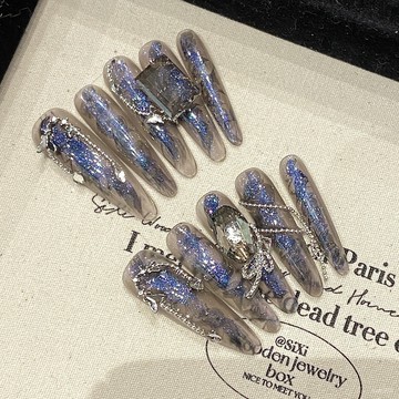 ✨Hannah✨藝禾 闇黑風高級感蝴蝶大鑽鋼珠鏈條貓眼辣妹手工穿戴甲細狗長尖美甲師藝禾 MU3L