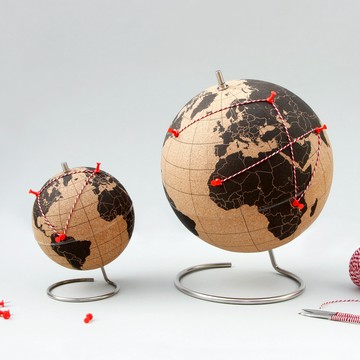 紀錄你的旅行足跡【suck UK】Cork Globe 軟木地球儀 - 黑色小型 居家擺飾 旅行足跡 旅遊標記 地球儀 世界地圖 開啟環球冒險 旅行愛好 送禮推薦