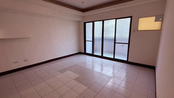 亞灣獅甲捷運光華國宅四房三陽台｜高雄市前鎮區長江街