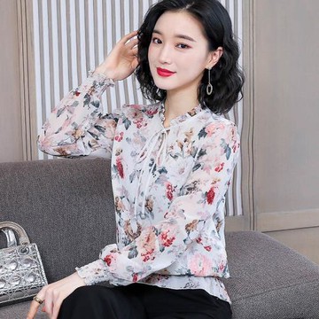 燈籠袖碎花雪紡衫女長袖2020春裝新款媽媽遮肚蚺蝶節洋氣小衫上衣