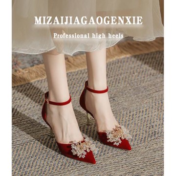 紅色秀禾婚鞋新娘鞋高級感花朵細跟高跟鞋包頭涼鞋女2023年新款