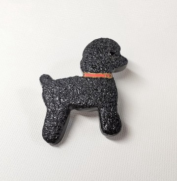 蒔繪胸針 貴賓犬 (石地塗)
