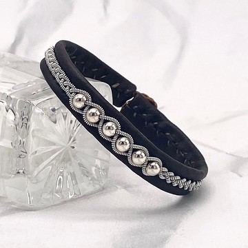 斯堪的纳维亚设计手镯。 定制尺寸手镯。 真皮红手镯