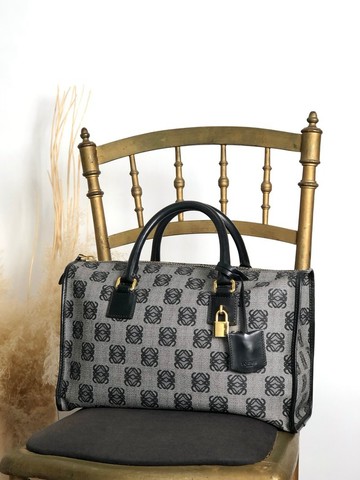 【VintageShop solo 日本直送中古包專賣店】LOEWE 羅威 灰色 Anagram PVC 皮革迷你波士頓包 vintage