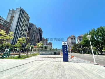 左營果貿｜翻新裝潢三房｜低總價｜一卡皮箱入住｜高雄市左營區果峰街