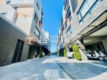 全新電梯大面寬美墅(僅此一戶)｜台中市潭子區民族路三段