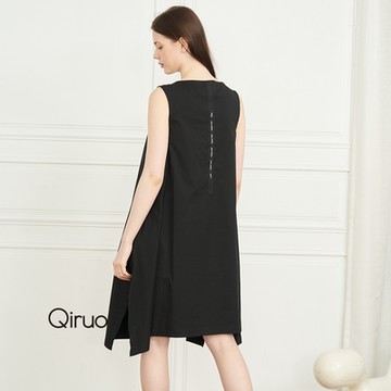 【Qiruo 奇若名品】春夏專櫃精品時尚黑色九大行星設計(無袖連身長裙 2318F)