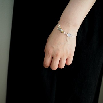 爪子勾住東西的三花貓手鍊 (拉利瑪石)