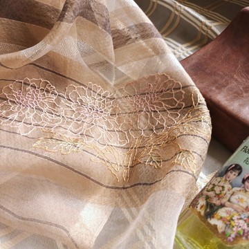手工刺繡畫  真絲羊毛圍巾 (綻放的菊) 免費手綉英文字