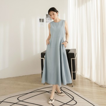 OB嚴選 素色車線傘襬無袖長洋裝 《DA10553》