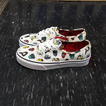 Schuh hot sale marvel vans