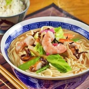 本場九州ラーメン2種セット　博多風とんこつ味＆久留米豚骨醤油スープ　かすり化粧箱入(各8人前)×2箱