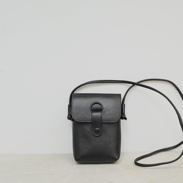 復古-皮扣手機包-黑色