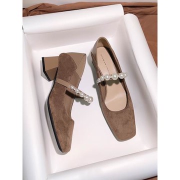 卡其色粗跟單鞋2025秋季新款女鞋子方頭珍珠一字帶淺口中跟高跟鞋