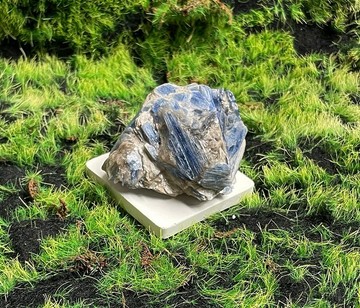 天然原礦藍晶石共生石榴石 消磁淨化 療癒 能量 溝通 表達 觀察力