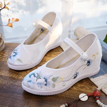 新款古風內增高圓頭老北京布鞋女搭配漢服鞋高跟厚底休閑女繡花鞋