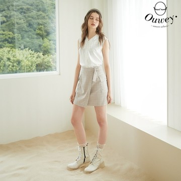 OUWEY歐薇 甜美格紋釦環袋蓋大口袋造型短裙(卡其色；S-L)3232432011