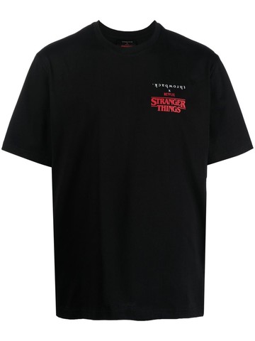 Throwback. - Stranger Things graphic print T-shirt - men - Cotton - S - Black