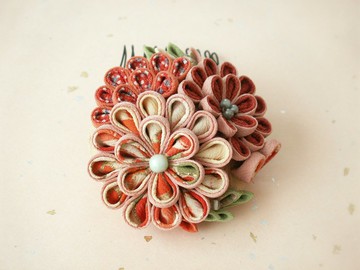 [新顏色] 旋鈕工作 縐紗和舊佈製成的時尚髮飾 [米色/磚色]