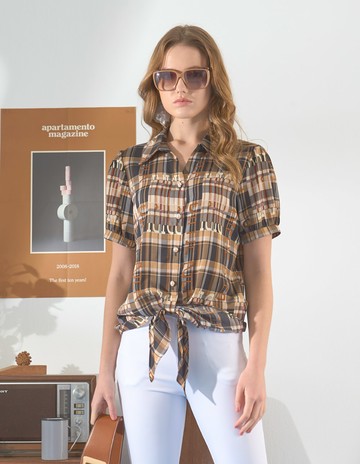 ★【喜芝梅】英倫復古格紋時尚綁帶造型襯衫上衣(咖啡色；M-2L) 124560214