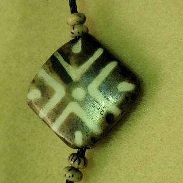 邦提克珠Pumtek Beads/地珠-木化石材質的鑲蝕珠子