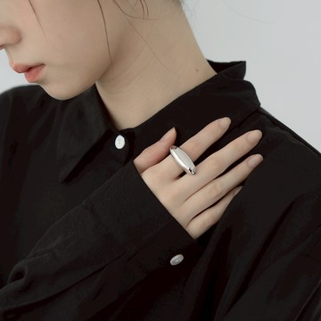 QUEENSHOP_ S 女裝 正韓 橢圓形立體光面造型戒指 現+預 【07060235】