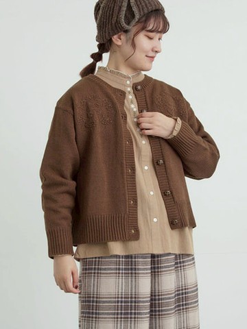 低調圖案刺繡針織排釦罩衫(0F001492310) - Samansa Mos2