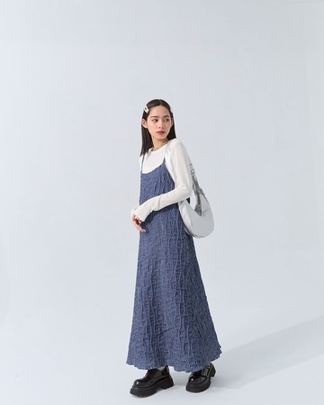 質感立體波紋繡線牛仔細肩長洋