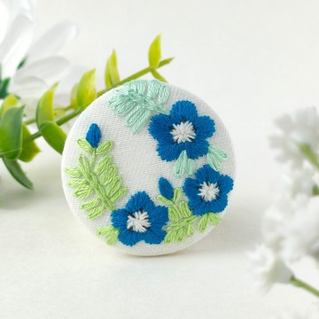 繡球花刺繡胸針 或 刺繡髮圈 (白色)