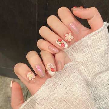 ➕最新設計款穿戴甲💅手工穿戴甲立體可愛捏捏草莓彩繪爆閃極光玻璃珠花朵溫柔顯白美甲短款穿戴甲 COMG
