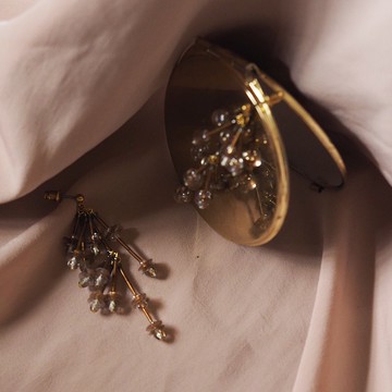 綻放花束亮片長耳環 灰棕色