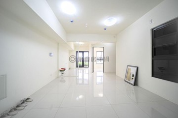 高大特區►景觀♥邊間明亮2房✦雙衛開窗✦附平車｜高雄市楠梓區大學三十五街