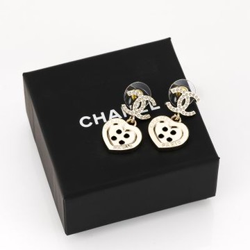 CHANEL香奈兒 雙C耳環(淡金/單排鑽大雙C垂墜鈕扣造型愛心)