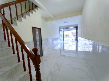 仁武仁雄核心商圈翻新金透店｜高雄市仁武區仁雄路