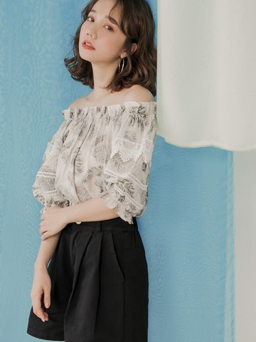 觸膚涼爽滿版印花一字/圓領蕾絲五分袖/短袖上衣
