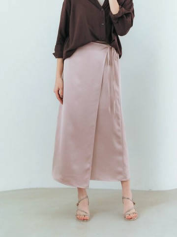 優雅緞面側綁帶造型長裙(7C42L0L0500) - YECCA VECCA