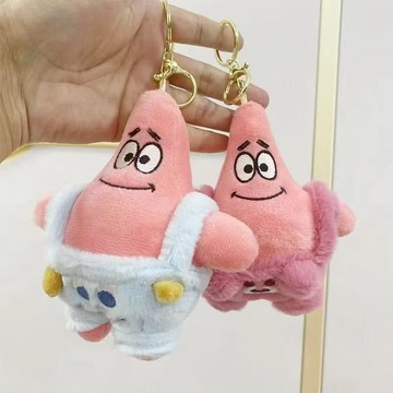 派大星包包吊飾🎀 可愛掛件 變裝派大星吊飾 包包掛件 毛絨鑰匙扣 毛絨公仔掛件 草莓熊背帶掛飾 公仔鑰匙扣 卡通玩偶掛件