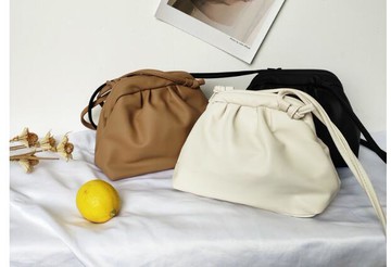 FINDSENSE  X 休閑 單肩 斜挎 雲朵包 單肩 斜跨 包女同款褶皺軟皮餃子包