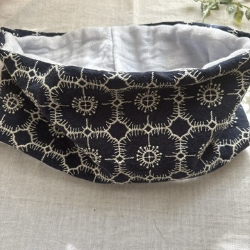 ✳︎ ✳︎ 手工製作 ✳︎ 麻質海軍藍銀蓮花刺繡頸部保暖套 6 層紗