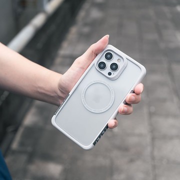 送品牌掛繩 iPhone 15 系列 EPI 水波紋抗污防摔手機殼-白鈦灰