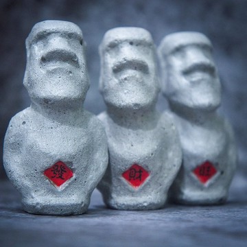 立正站好春聯摩艾 水泥製 吉祥字