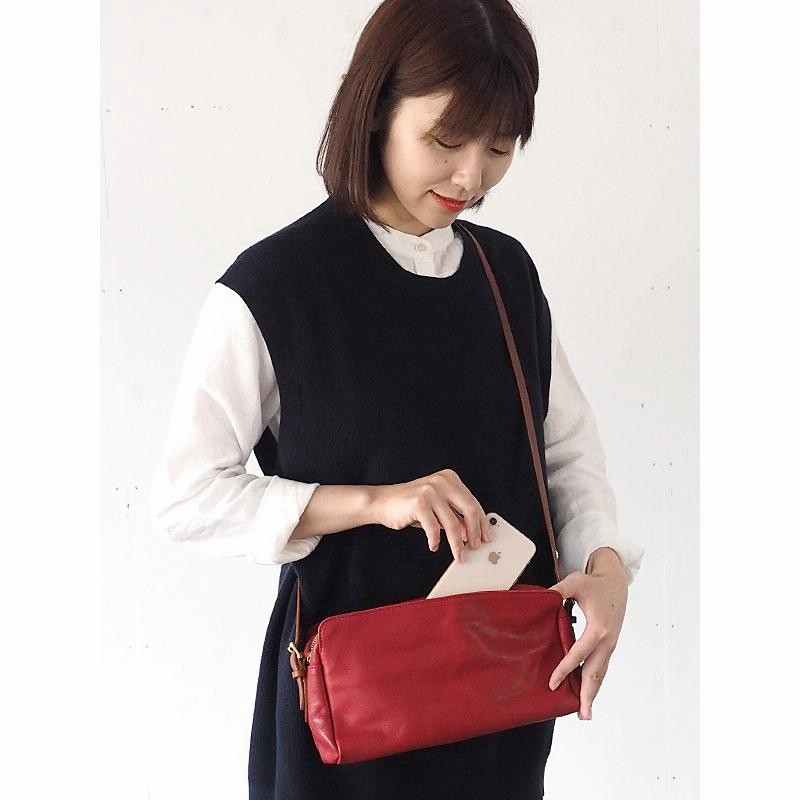 ANNAK（アナック） あおりポケット付きショルダーバッグ 栃木レザー 