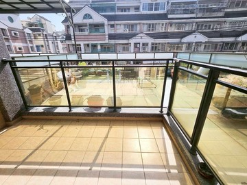 近榮總/仁雄商圈/正臨路面寬【電梯】精美店住合一｜高雄市仁武區大春街