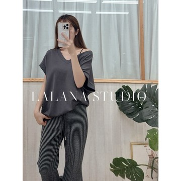 現貨24HR出貨🚀隨性舒服的小日子◞❤V領太空棉滑料寬鬆短袖上衣 T恤 舒服 素色 日常 休閒LALANA實拍🧦