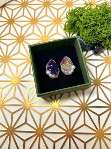 和服布料獨一無二樹脂耳針式耳環 日式花紋飾品 晴 Hare — 櫻貝