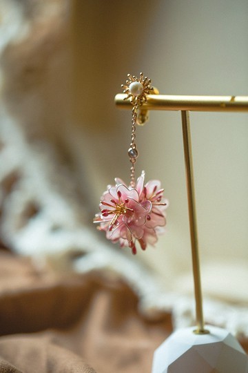 漸層春櫻淡水珍珠款  櫻花花球垂墜式水晶花樹脂 樹脂耳環 單支