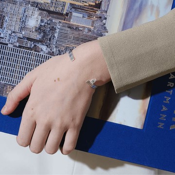 LESIS｜Carved Shine Bangle 水滴鑽壓紋手環