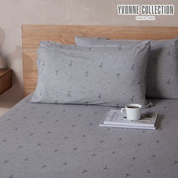 YVONNE 以旺傢飾 長頸鹿印花特大床包-迷霧灰