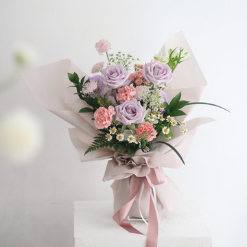 【ELLESHOP】生日禮物、畢業花束、告白禮物❤️ (限雙北配送) 白色花藝-溫柔朝露 康乃馨鮮花束